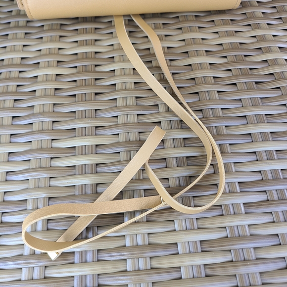 Glass Ladder & Co Katherine Vegan Leather Tech Organizer Roll Tan - Picture 10 of 16